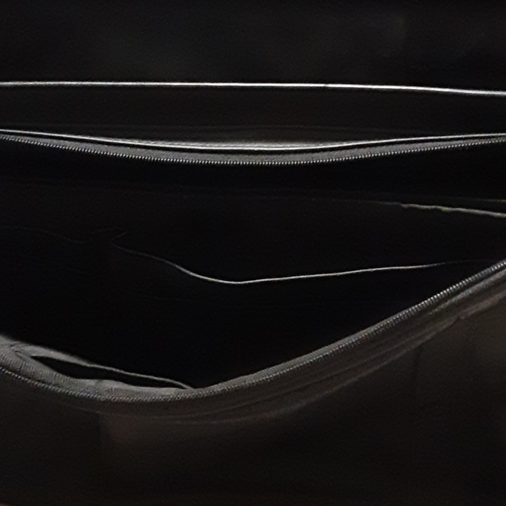 Black Leather Multi-Purpose Messenger/Business Bag - image 6